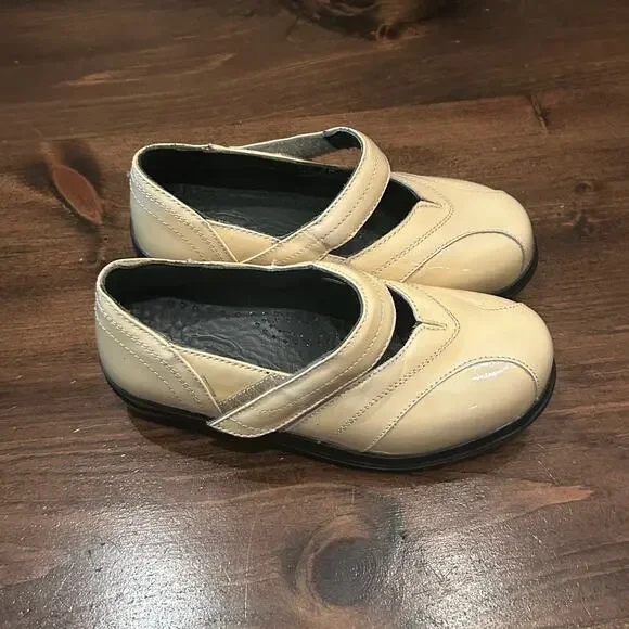 Nature's Stride Shelby Therapeutic Yellow Patent Leather Mary Jane‎ Shoes 5.5WW - Picture 2 of 7